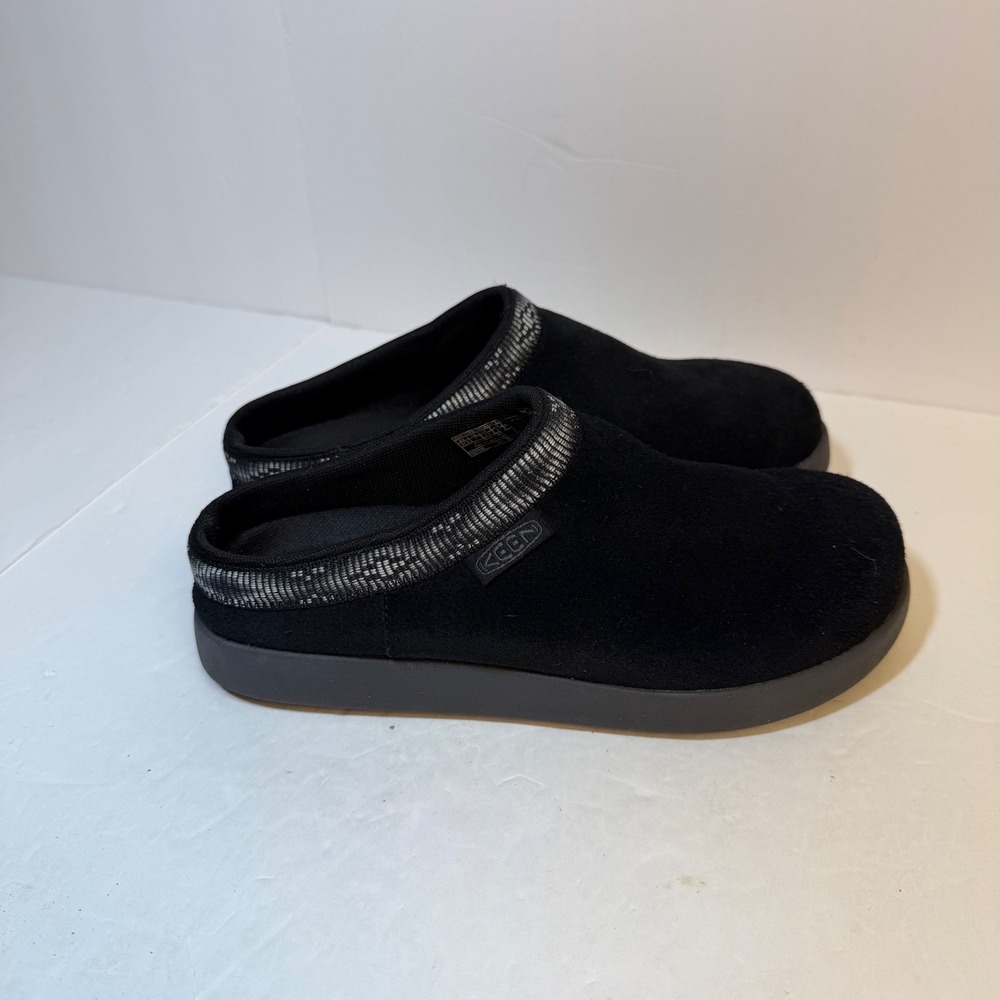 KEEN Kaci III Winter Slippers Womens 7 Black Suede Mules Clogs 1027935